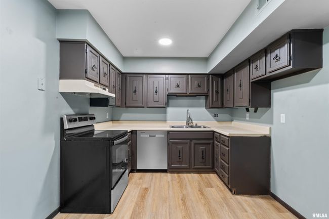 2501 26 Th Avenue Ct, Condo with 2 bedrooms, 1 bathrooms and null parking in Rock Island IL | Image 6