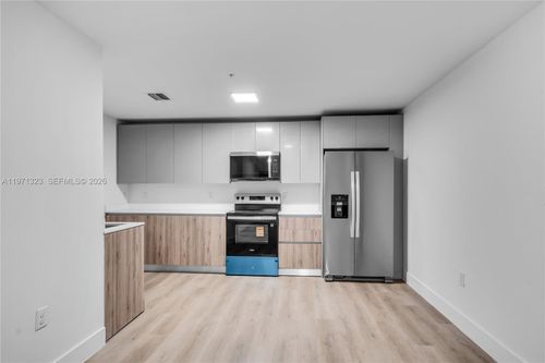 208-3728 Nw 19th Ave, MIAMI, FL, 33142-5436 | Card Image