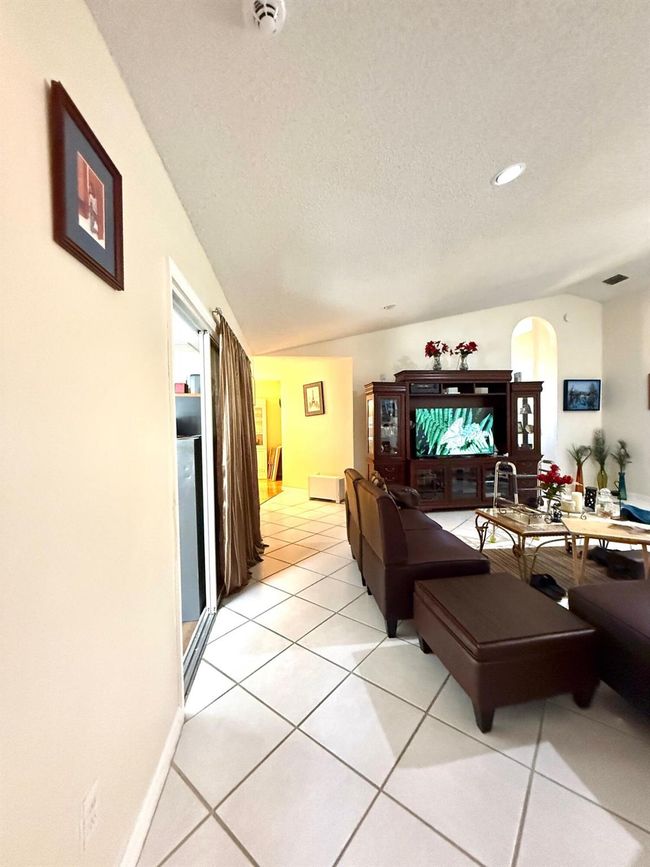 434 Se Doat St, House other with 3 bedrooms, 2 bathrooms and null parking in Port St. Lucie FL | Image 15