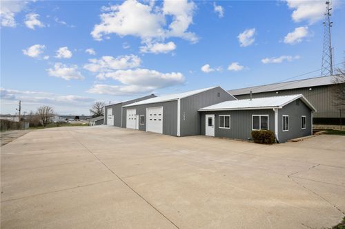 1620 West Post Rd Sw, Cedar Rapids, IA, 52404 | Card Image