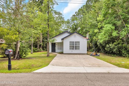 805 Herlihy St, Waveland, MS, 39576-2935 | Card Image