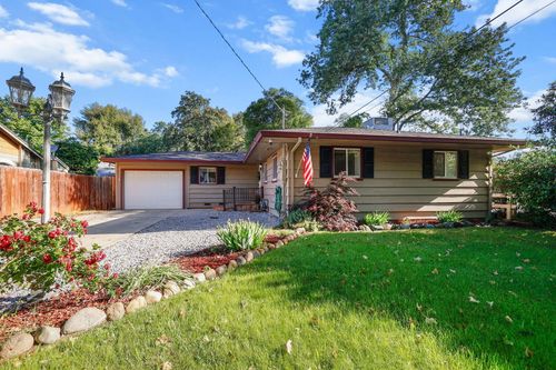 728 Loma Vista Dr, Redding, CA, 96002-3112 | Card Image