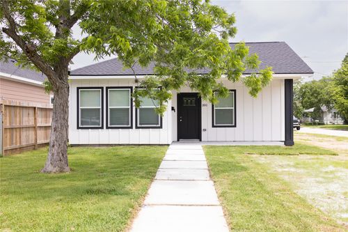 1300 Edison St, Baytown, TX, 77520-6515 | Card Image