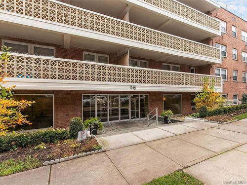 2l-45 Hill Park Ave, Great Neck, NY, 11021-3722 | Card Image