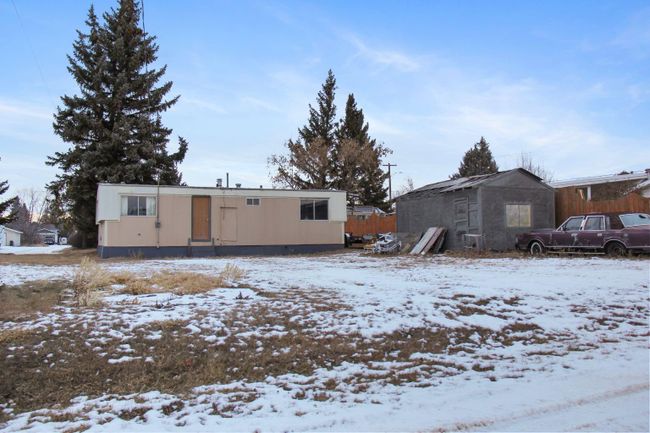 5402 46 Avenue W, Home with 3 bedrooms, 1 bathrooms and 2 parking in Forestburg AB | Image 14