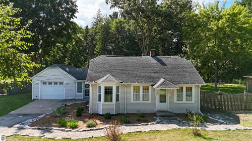 1990 S Poseyville Rd, Midland, MI, 48640-8538 | Card Image