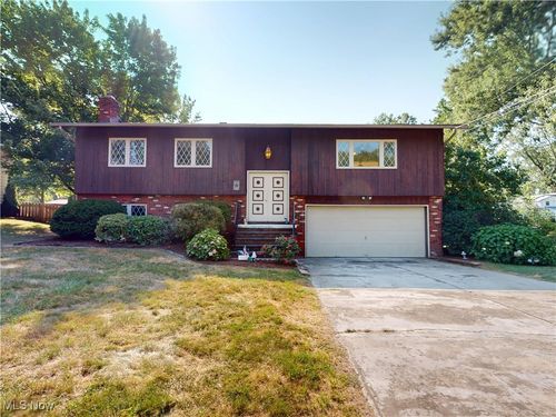 7639 Chillicothe Rd, Mentor, OH, 44060-7009 | Card Image