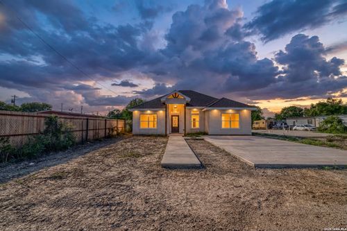 39 Victoriano Ave, Eagle Pass, TX, 78852-2486 | Card Image