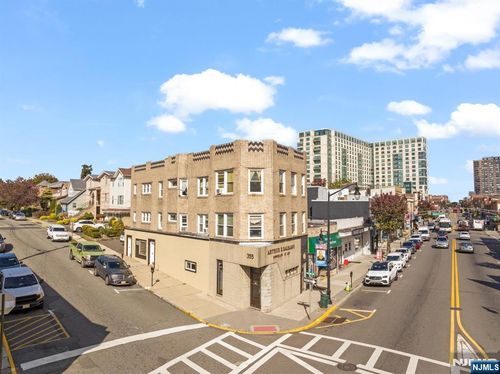 647 Anderson Ave, Cliffside Park, NJ, 07010-1923 | Card Image