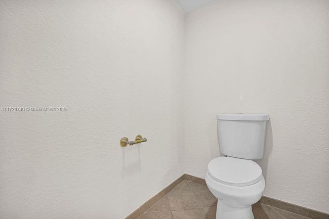 APT-703 - 1501 E Broward Blvd, Condo with 3 bedrooms, 2 bathrooms and null parking in Fort Lauderdale FL | Image 17