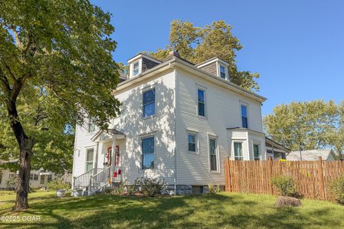 1329 W Daugherty St, Webb City, MO, 64870-1631 | Card Image