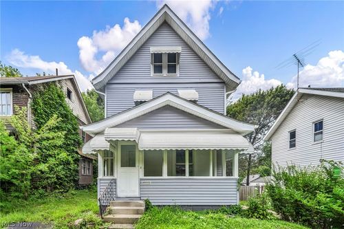 950 Haynes St, Akron, OH, 44307-1946 | Card Image