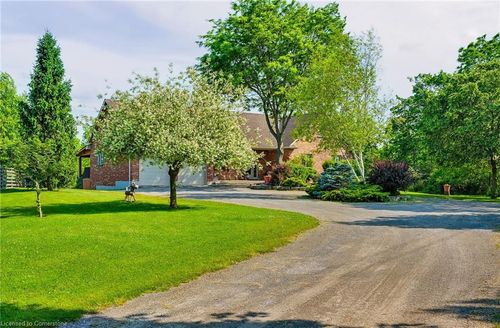 690 York Rd, Dundas, ON, L9H5X1 | Card Image