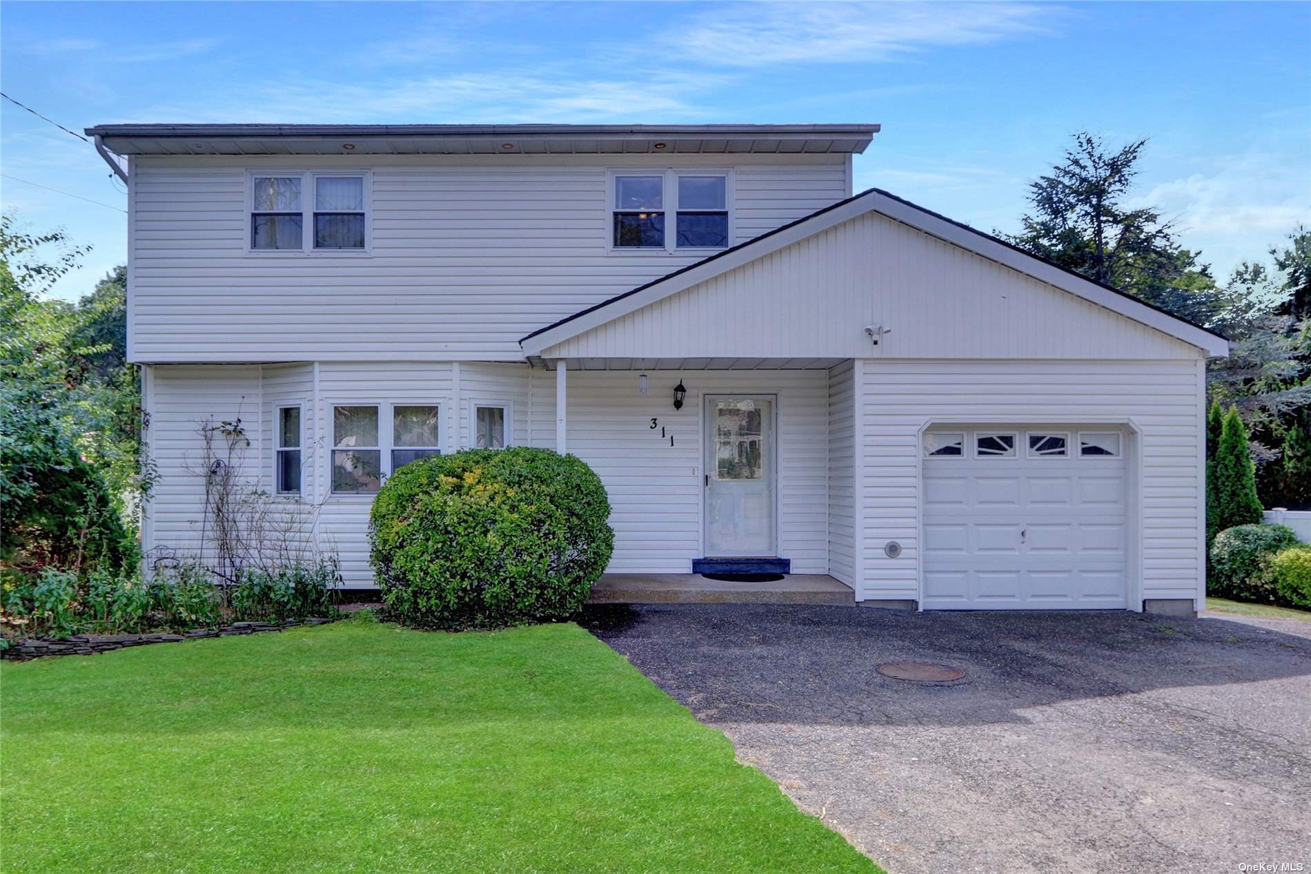 Concord St, Dix Hills, NY 11746