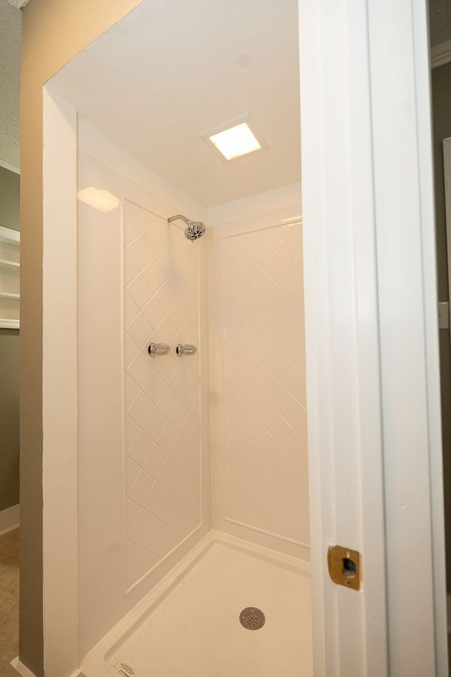 Bathroom with tiled shower | Image 30
