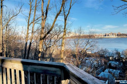 1470 Palisade Ter, Fort Lee, NJ, 07024-4066 | Card Image