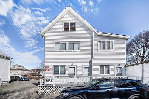 723 Washington St, Newton, MA, 02458-1297 | Card Image