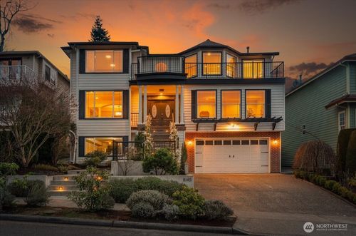 8145 5th Ave Sw, Seattle, WA, 98106-2168 | Card Image