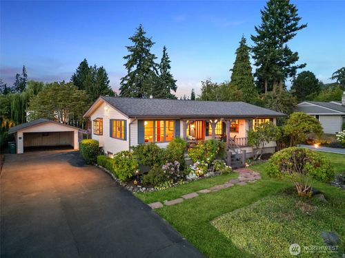 916 18th Ave W, Kirkland, WA, 98033-4816 | Card Image