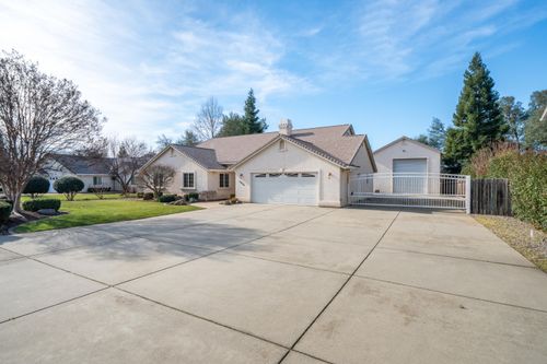 4624 Columbine Dr, Redding, CA, 96002-4034 | Card Image