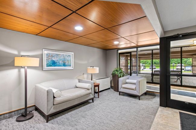 Lobby Area | Image 20
