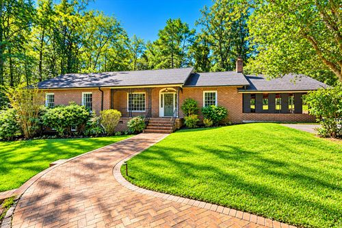 208 E Carolina Ave, Summerville, SC, 29483-4226 | Card Image
