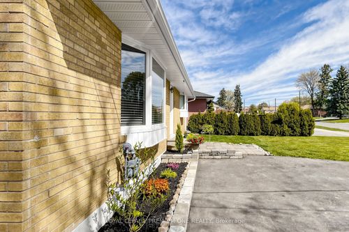 72 Thornton Ave, Bradford, ON, L3Z1N4 | Card Image