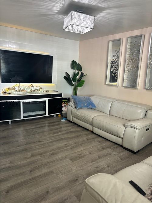 19162 Nw 46th Ave, Miami Gardens, FL, 33055-2108 | Card Image