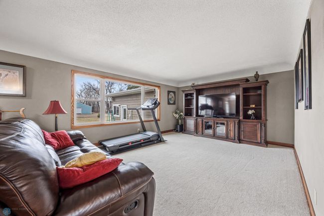 Living Room | Image 15