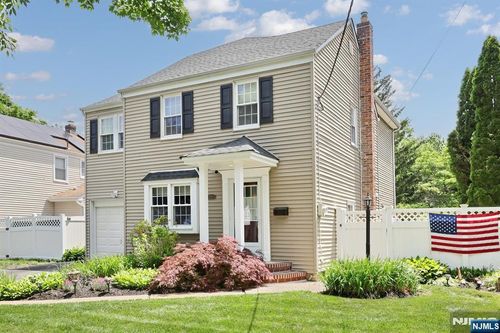 396 Burlington Rd, Paramus, NJ, 07652-5702 | Card Image