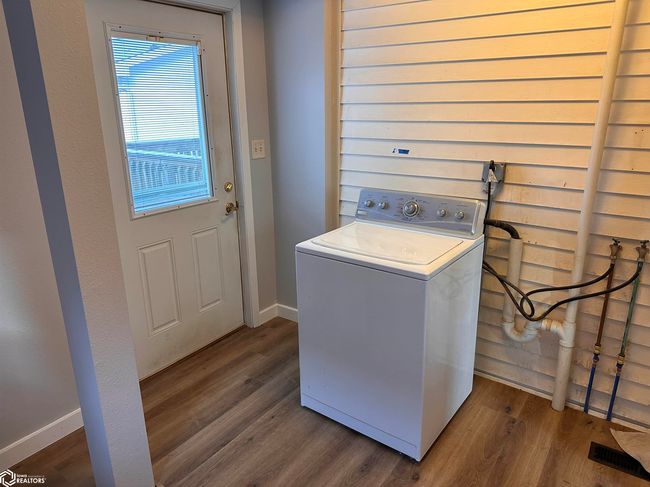 211 S Garfield Ave, Home with 3 bedrooms, 2 bathrooms and 2 parking in Burlington IA | Image 15