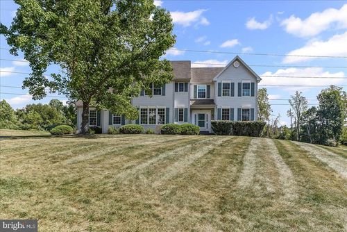 330 Martingale Cir, COATESVILLE, PA, 19320-4663 | Card Image