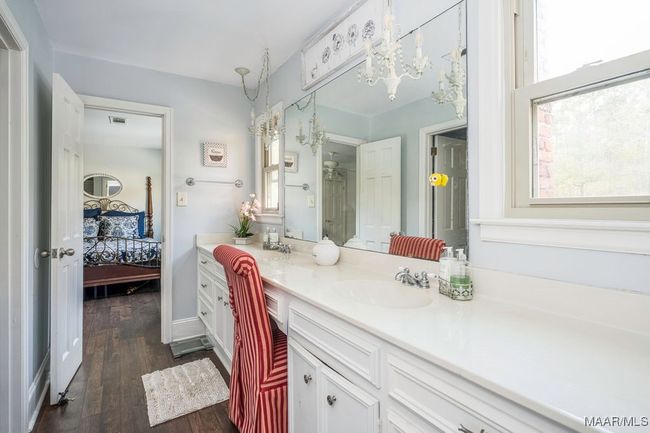 Bathroom that joins 2 bedrooms on level 3 | Image 55