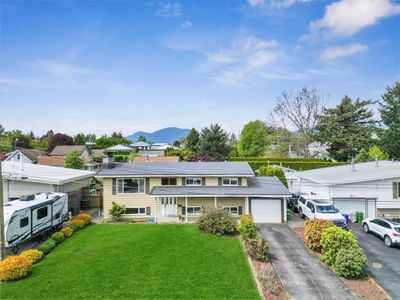 7165 Gordon Dr, House other with 6 bedrooms, 2 bathrooms and 3 parking in Chilliwack BC | Image 1