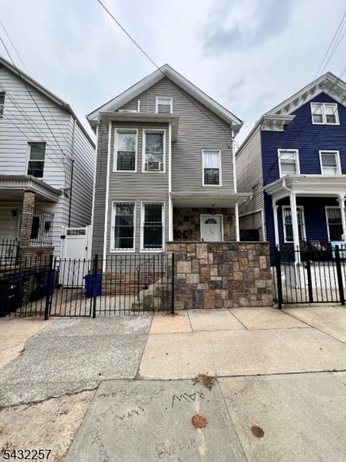 3-120 Stone St, Newark, NJ, 07104-1957 | Card Image