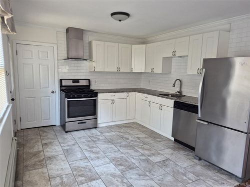 27 Oakwood Dr, Nyack, NY, 10960-4212 | Card Image