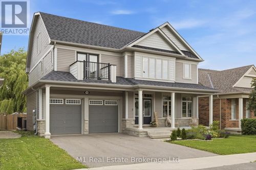 140 Harpin Way E, Centre Wellington (Fergus), ON, N1M0G9 | Card Image