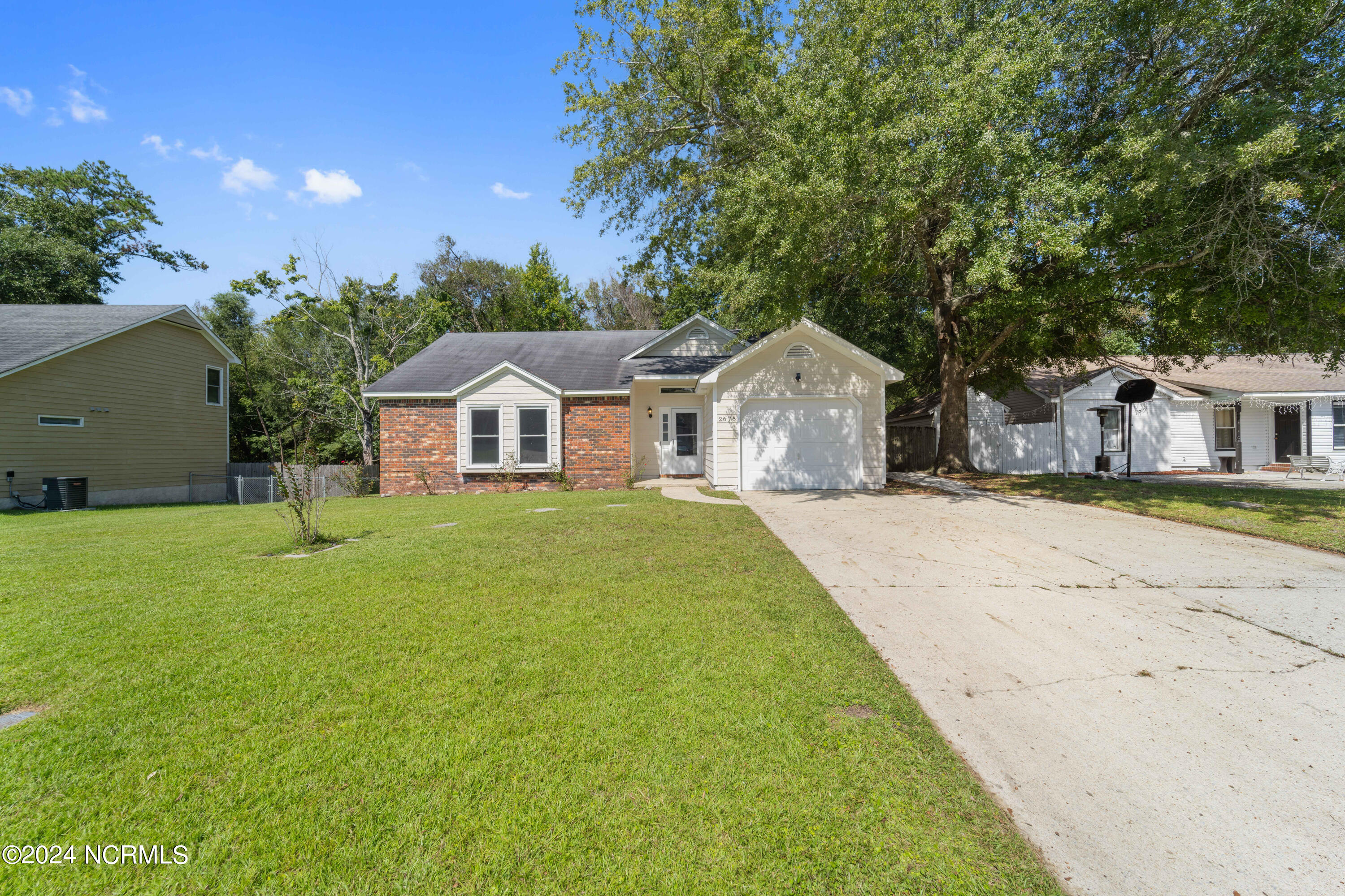 Idlebrook Cir, Midway Park, NC 28544