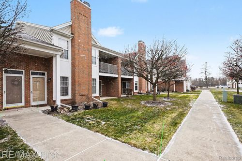 46124 Allenton Dr, Macomb, MI, 48044-5221 | Card Image