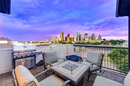 1802 Dart St, Houston, TX, 77007-4027 | Card Image