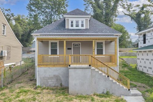 703 Harrison Ave Nw, Roanoke, VA, 24016-1738 | Card Image