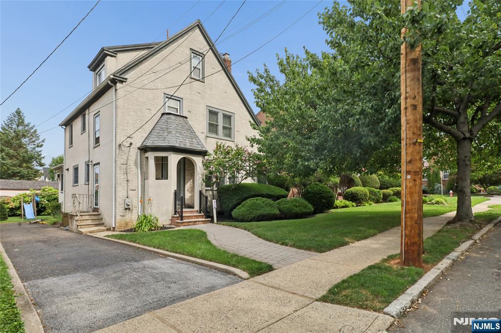 Residential in Teaneck