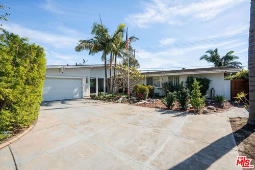 11332 Loch Lomond Rd, Los Alamitos, CA, 90720-2952 | Card Image