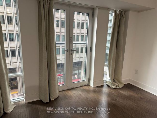 520 - 955 Bay St, Condo with 1 bedrooms, 1 bathrooms and null parking in Toronto ON | Image 4