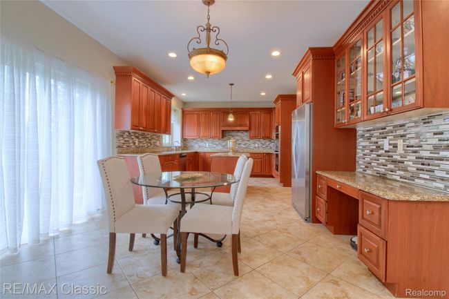 11-Kitchen-and-Breakfast-Nook.jpg | Image 10