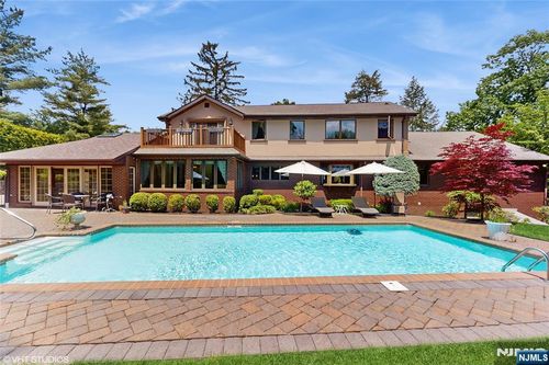 1 Woodmere Ct, Caldwell, NJ, 07006-4317 | Card Image