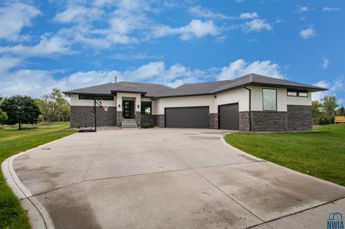 920 Wynstone Dr, Jefferson, SD, 57038-6868 | Card Image