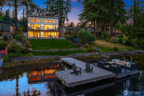 22021 Se 21st Pl, Sammamish, WA, 98075-7144 | Card Image