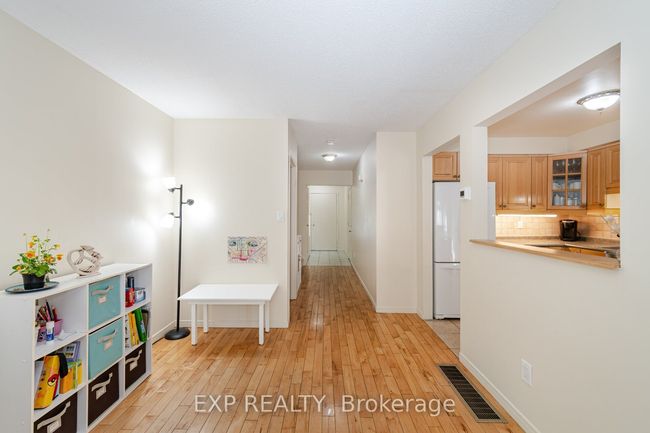 80 - 60 Hanson Rd, Condo with 4 bedrooms, 2 bathrooms and 1 parking in Mississauga ON | Image 5