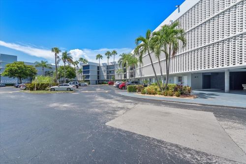 apt-211-875 Ne 195th St, Miami, FL, 33179-3406 | Card Image